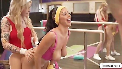 Busty transvestite babe has a hot ass and a sexy body