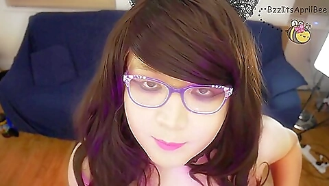 Sexy brunette is playing with her vibrator in amateur video