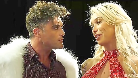 Supermodel and big boobs brunette babe is having fun