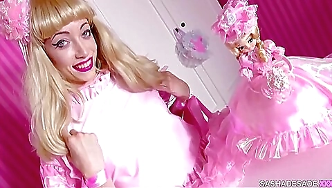 A blonde has her cunt fucked and gets a facial from her stepdad