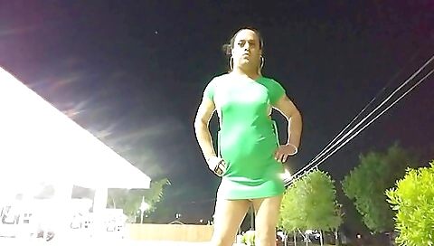 Amateur brunette shows off her sexy ass on the grass