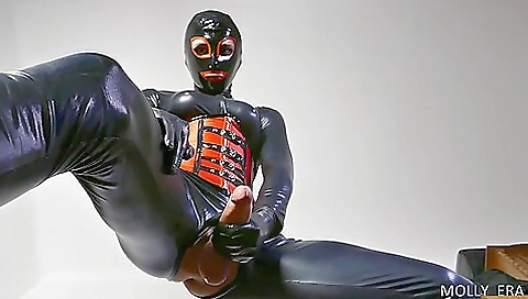 Busty mature lady shows her ass on a hot solo video