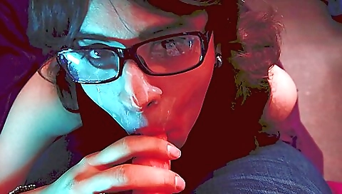 Latina girlfriend catches a great blowjob on the couch