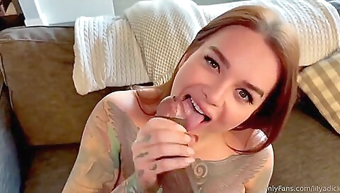 Amateur shemale gets fucked by a big dick by her guy